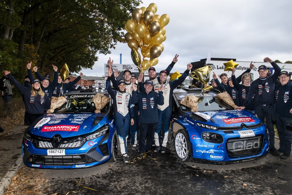 Der var jubel over hele linjen i Glad Sport efter triumfen i Rally Stoholm
(Foto: Jokum Tord Larsen)